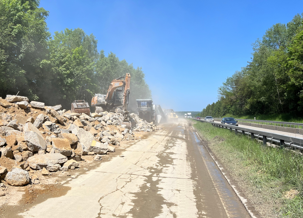 Autobahn GmbH des Bundes, Niederlassung Südbayern – A93 Fahrbahnerneuerung Regensburg Süd bis Dreieck Saalhaupt